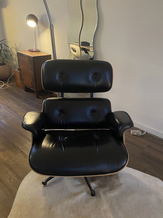 mid century eames style chair