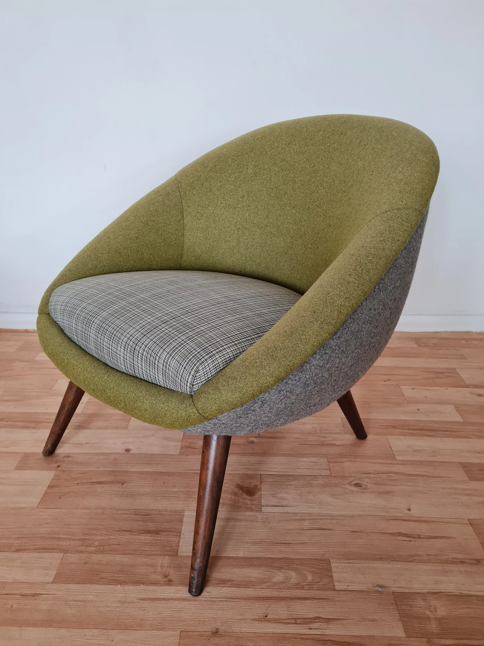 mid century round chair