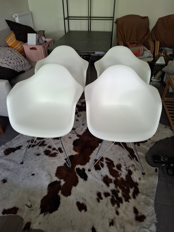 vitra dsw plastic chair